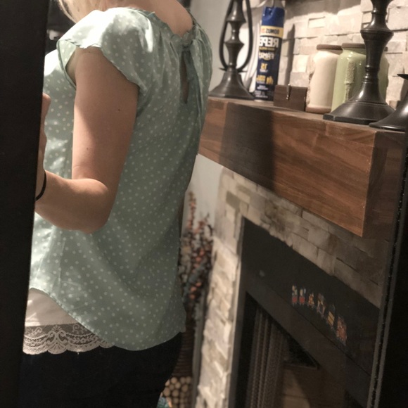 Light Polk a dot shirt with pleats, tie back - Picture 5 of 5